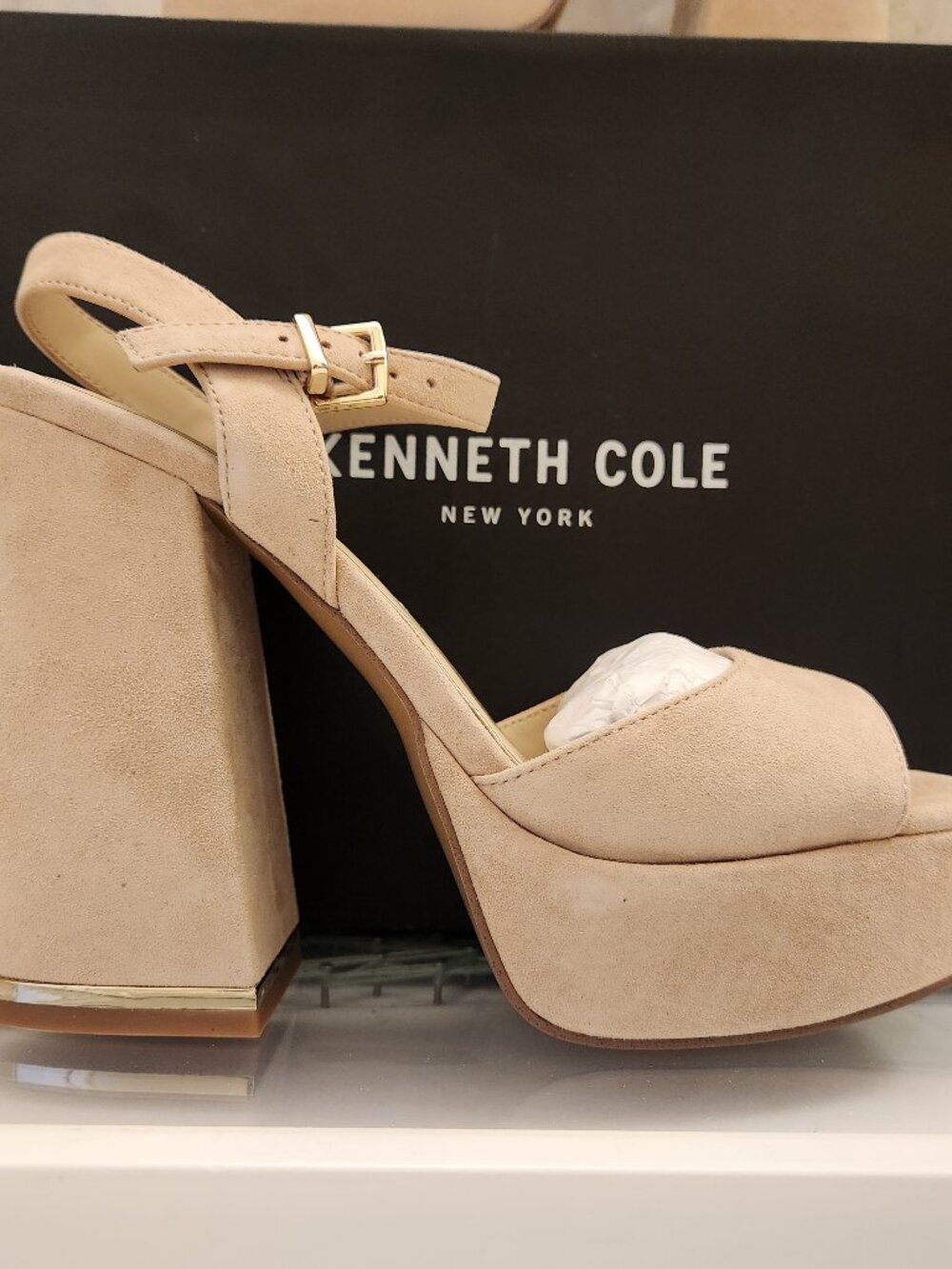 Kenneth Cole NY "Dolly" Buff Suede" Platforms Sandals. NIB. Size 7
